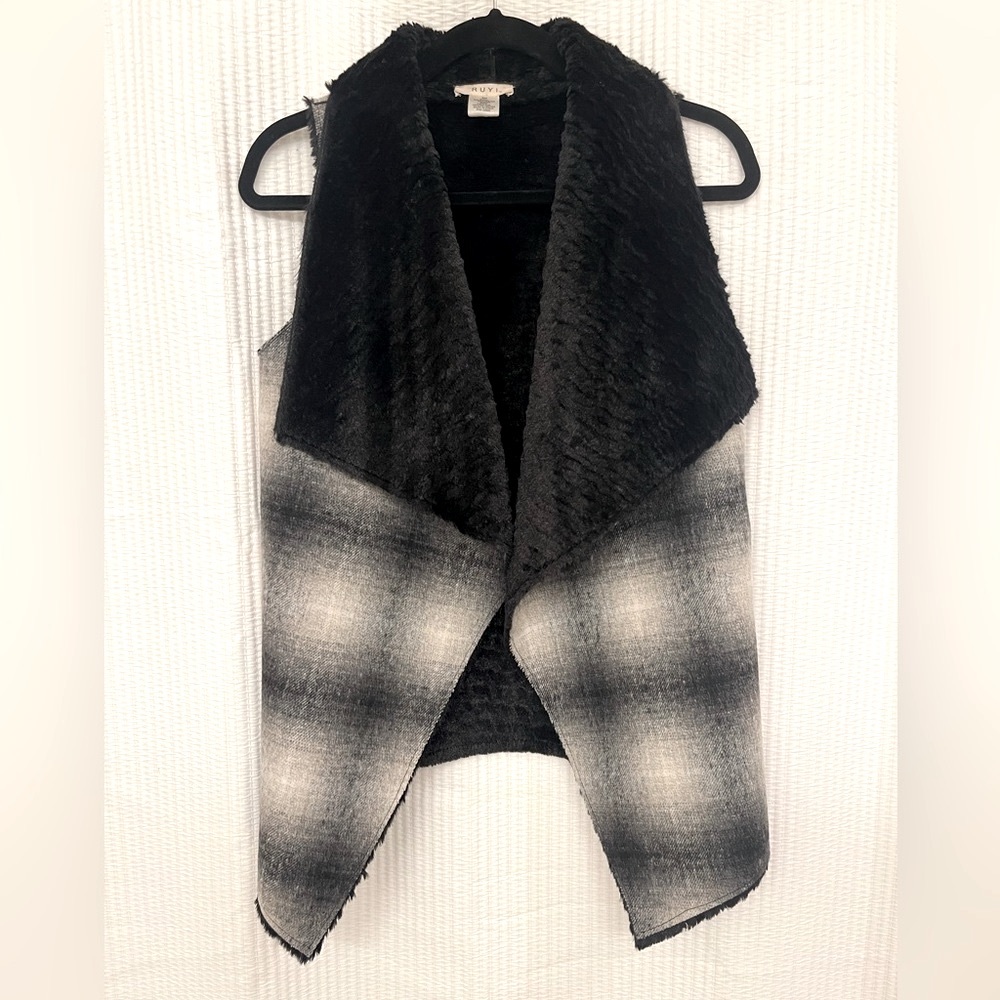 Ruyi Wool Vest with Faux Fur EUC